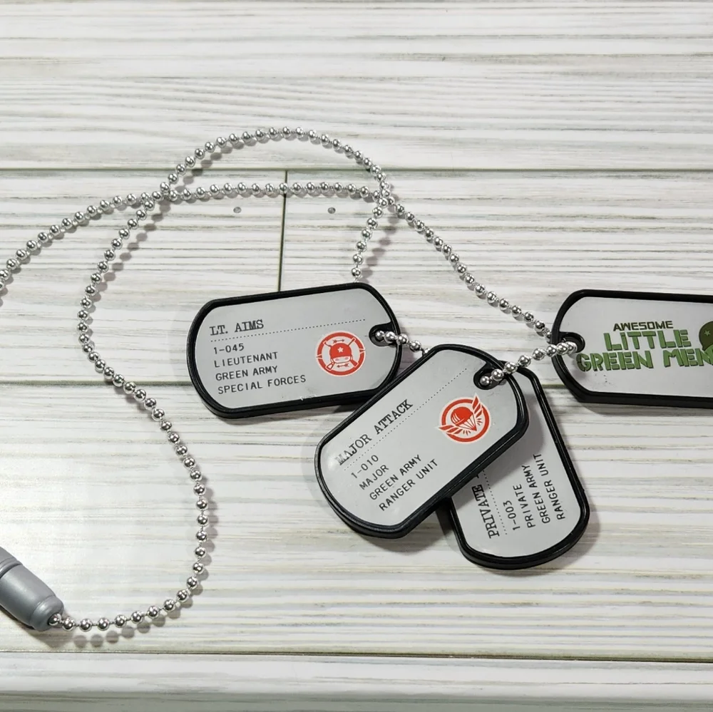 Awesome Little Green Men Necklace with 4 Tags Major Private Lt